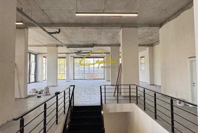 AMBIENT BIZNESI ME QERA 550 M2 BULEVARDI I RI 3000 EURO