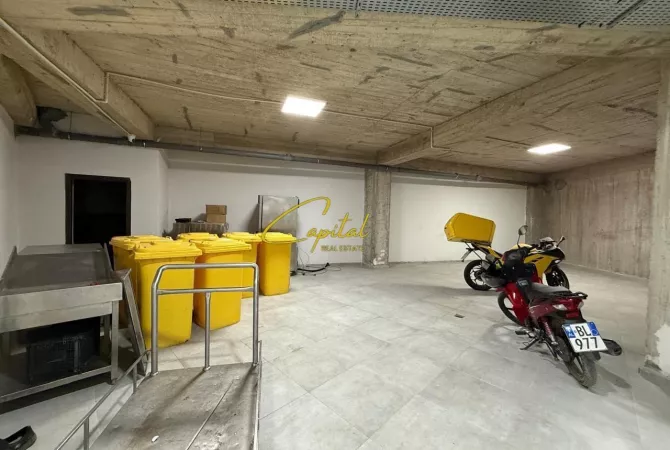 MAGAZINE ME QERA 1.200 M2 CASA ITALIA 8000 EURO