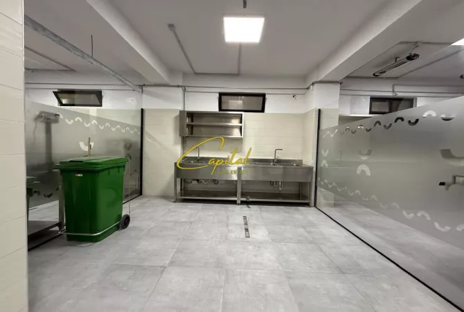 MAGAZINE ME QERA 1.200 M2 CASA ITALIA 8000 EURO