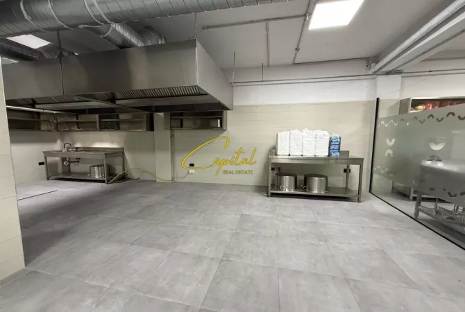 MAGAZINE ME QERA 1.200 M2 CASA ITALIA 8000 EURO