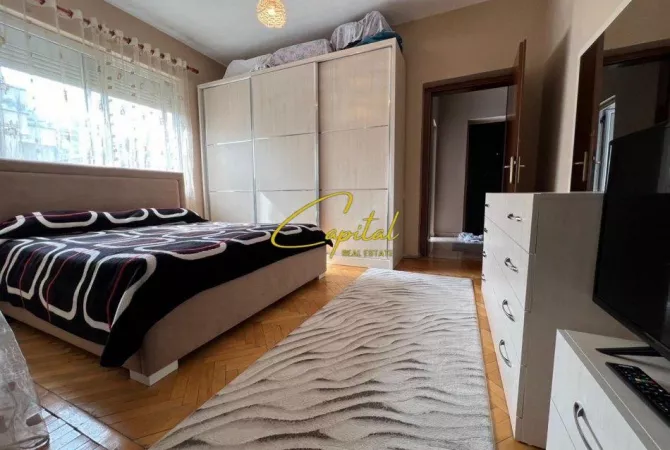 Shtepi ne shitje Apartament ne Tirane, 2+1, Mobilimi E mobiluar, Pagesa 195,000  Euro.