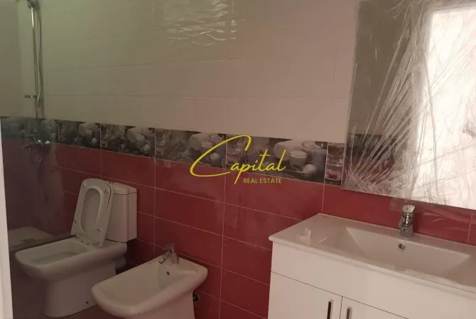 Shtepi me qera Apartament ne Tirane, 3+1, Mobilimi E mobiluar, Pagesa 1,000  Euro.