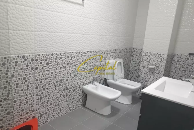 Shtepi me qera Apartament ne Tirane, 3+1, Mobilimi E mobiluar, Pagesa 1,000  Euro.