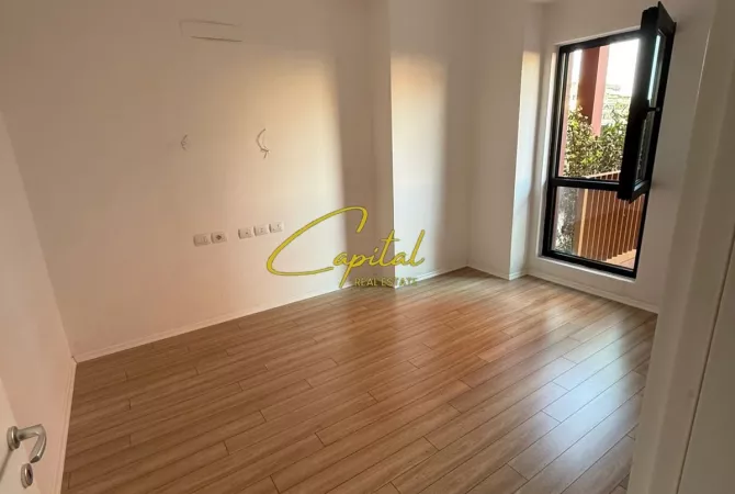 Business Property for Rent 3+1 in Tirana - 1,300 Euro