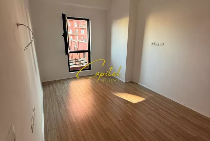 Ambient biznesi me qera 3+1 ne Tirane - 1,300 Euro