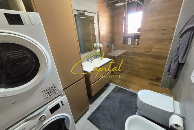 Shtepi ne shitje Apartament ne Tirane, 1+1, Mobilimi E mobiluar, Pagesa 150,000  Euro.