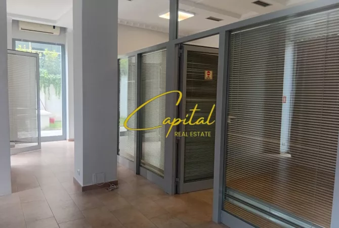 AMBIENT BIZNESI ME QERA 70 M2 STADIUMI ''AIR ALBANIA