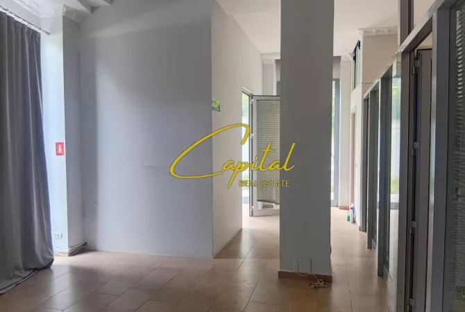 AMBIENT BIZNESI ME QERA 70 M2 STADIUMI ''AIR ALBANIA