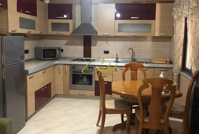 Shtepi me qera 1+1 ne Tirane - 50,000 Leke