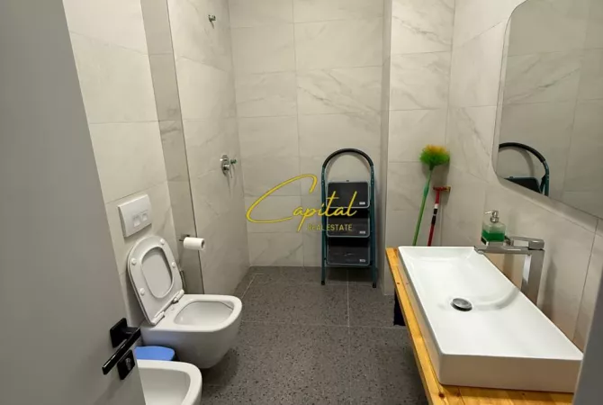 Shtepi ne shitje Apartament ne Tirane, 2+1, Mobilimi E mobiluar, Pagesa 450,000  Euro.