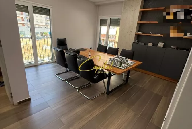 Shtepi ne shitje Apartament ne Tirane, 2+1, Mobilimi E mobiluar, Pagesa 450,000  Euro.