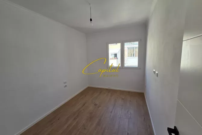 Shtepi ne shitje Apartament ne Tirane, 2+1, Mobilimi E mobiluar, Pagesa 145,000  Euro.