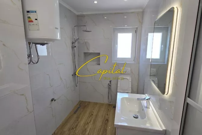 Shtepi ne shitje Apartament ne Tirane, 2+1, Mobilimi E mobiluar, Pagesa 145,000  Euro.