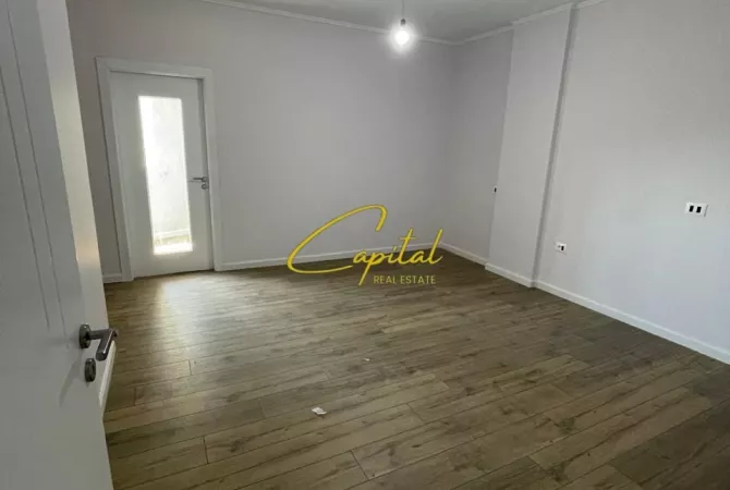 Shtepi ne shitje Apartament ne Tirane, 3+1, Mobilimi E mobiluar, Pagesa 124,000  Euro.