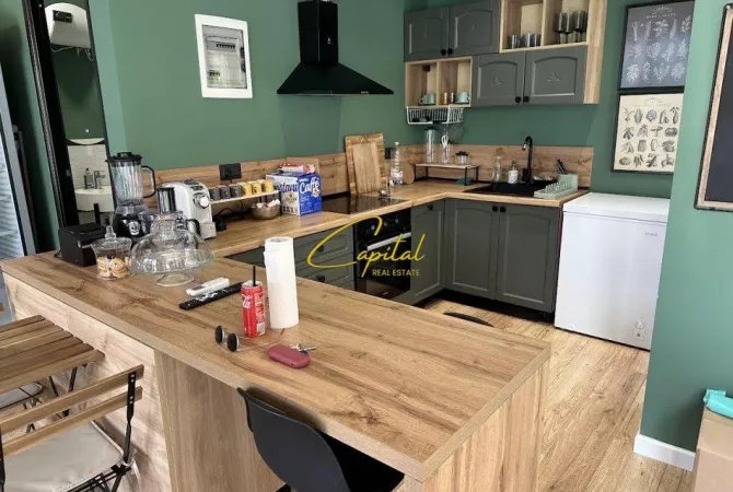 Ambient biznesi me qera 2+1 ne Tirane - 80,000 Leke