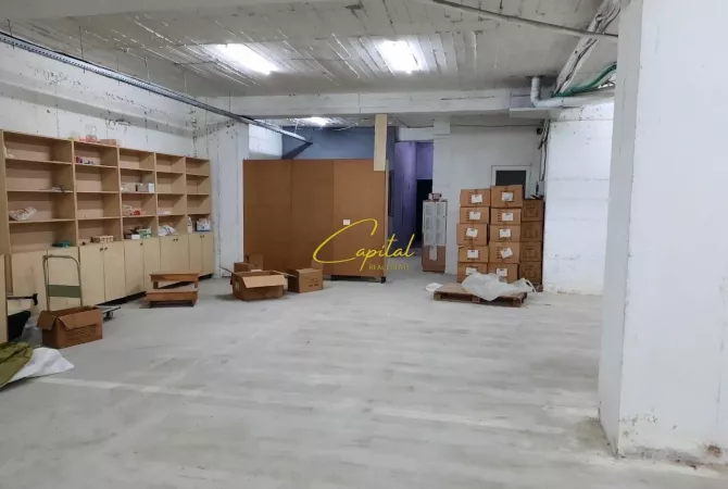 Ambiente Commerciale in Affitto 4+1 a Tirana - 55,000 Leke