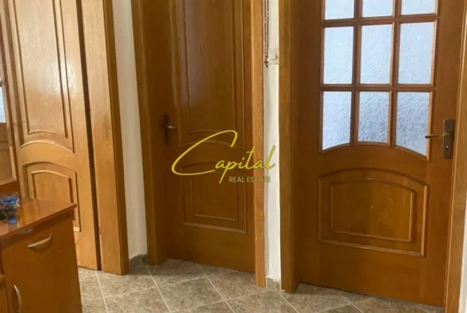 Shtepi ne shitje Apartament ne Tirane, 2+1, Mobilimi E mobiluar, Pagesa 130,000  Euro.