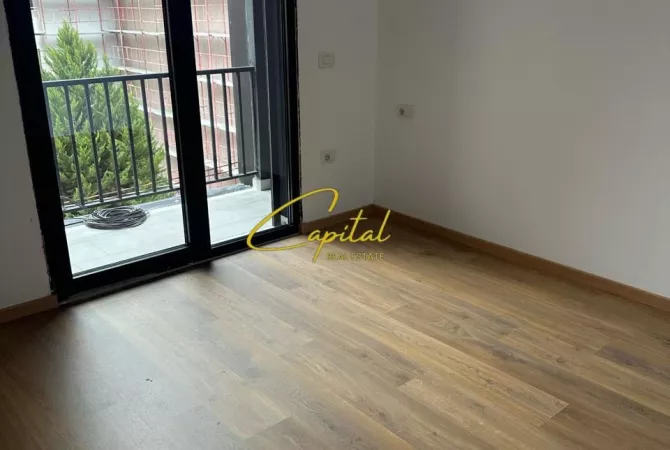 Ambiente Commerciale in Affitto 3+1 a Tirana - 550 Euro