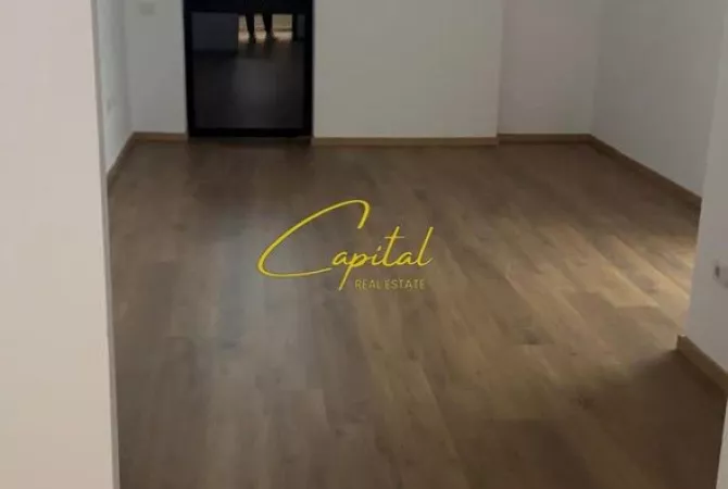 Ambiente Commerciale in Affitto 3+1 a Tirana - 550 Euro