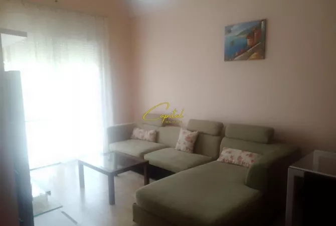 Shtepi me qera 2+1 ne Tirane - 520 Euro