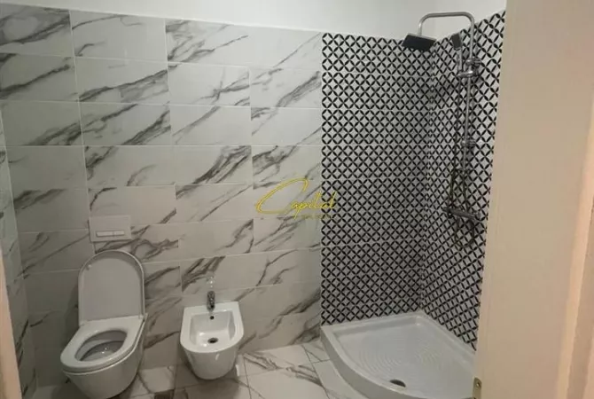 Shtepi me qera Apartament ne Tirane, 2+1, Mobilimi E mobiluar, Pagesa 70,000  Leke.