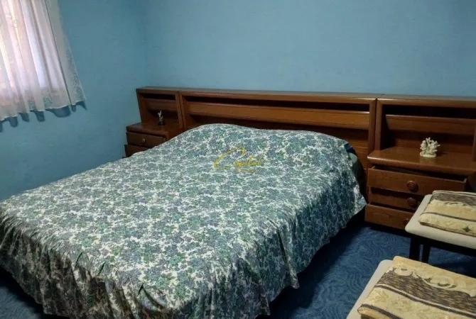 Shtepi me qera Apartament ne Tirane, 2+1, Mobilimi E mobiluar, Pagesa 40,000  Leke.