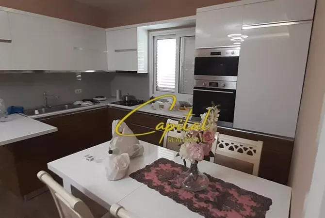 Shtepi me qera Apartament ne Tirane, 2+1, Mobilimi E mobiluar, Pagesa 600  Euro.