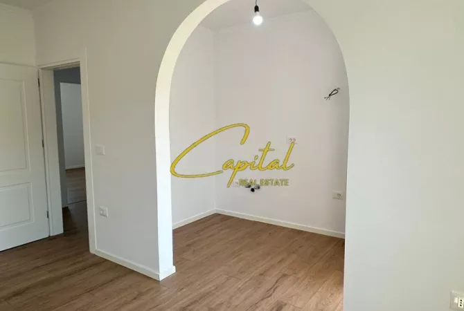 Shtepi ne shitje Apartament ne Tirane, 2+1, Mobilimi Bosh, pa mobiluar, Pagesa 129,000  Euro.