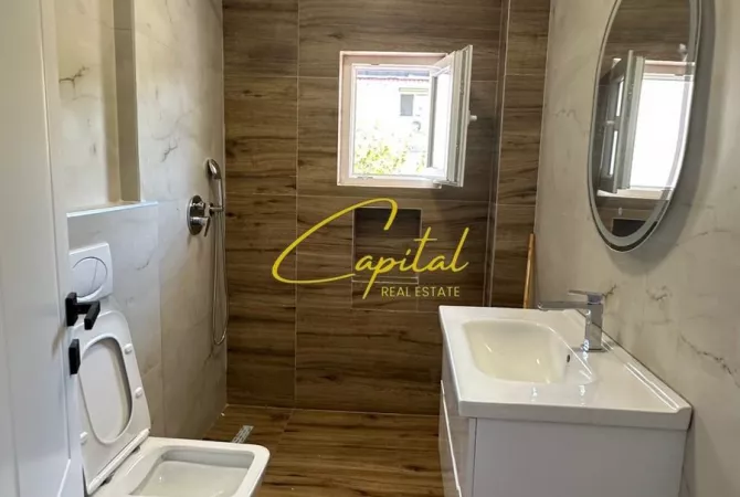 Shtepi ne shitje Apartament ne Tirane, 2+1, Mobilimi Bosh, pa mobiluar, Pagesa 129,000  Euro.