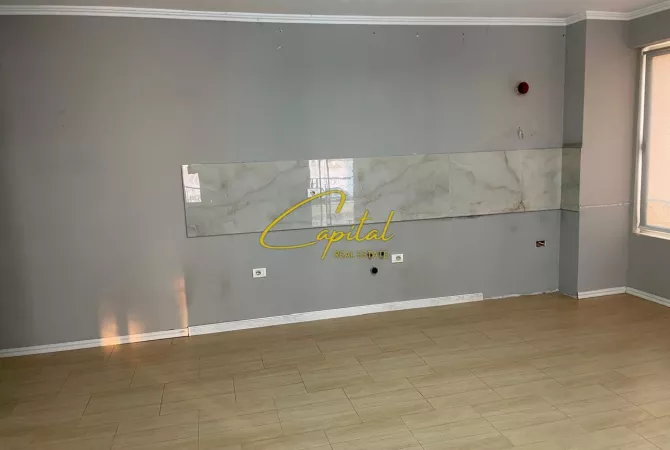 Shtepi ne shitje Apartament ne Tirane, 2+1, Mobilimi Bosh, pa mobiluar, Pagesa 143,000  Euro.