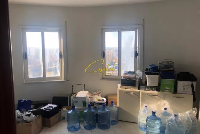 Shtepi me qera Apartament ne Tirane, 2+1, Mobilimi Pjeserisht e mobiluar, Pagesa 600  Euro.