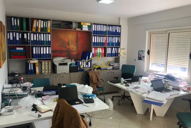 Ambiente Commerciale in Affitto 2+1 a Tirana - 600 Euro