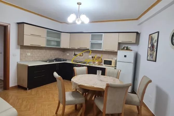 Shtepi me qera Apartament ne Tirane, 2+1, Mobilimi E mobiluar, Pagesa 660  Euro.