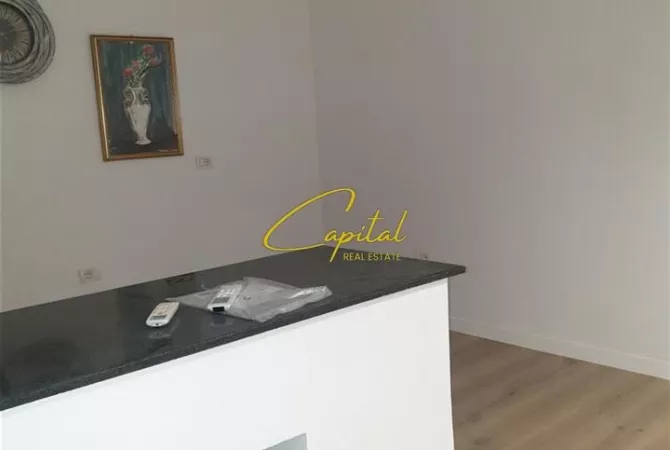 ZYRE ME QERA 76 M2 BLLOK 900 EURO