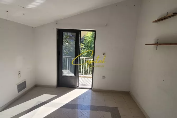AMBIENT BIZNESI ME QERA 240 M2 SELVIA 1.500 EURO