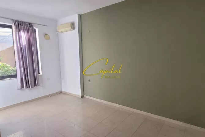 AMBIENT BIZNESI ME QERA 240 M2 SELVIA 1.500 EURO