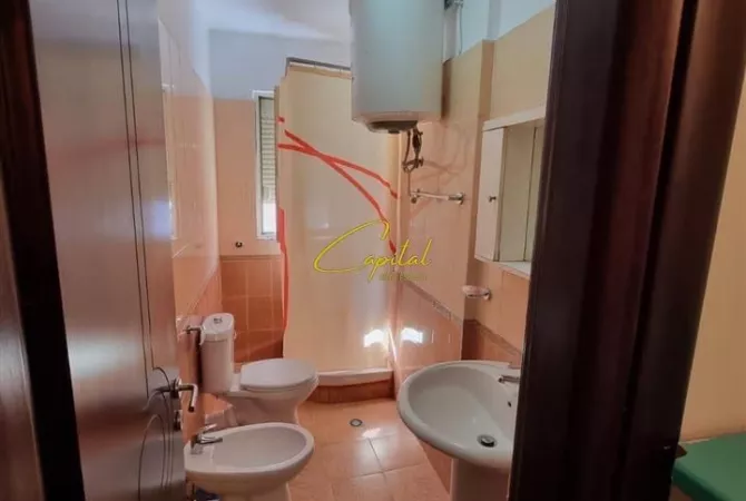 Shtepi me qera Apartament ne Tirane, 2+1, Mobilimi E mobiluar, Pagesa 55,000  Leke.