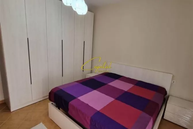 Shtepi me qera Apartament ne Tirane, 2+1, Mobilimi E mobiluar, Pagesa 55,000  Leke.
