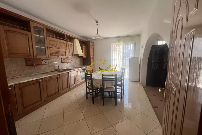 Shtepi me qera 2+1 ne Tirane - 400 Euro