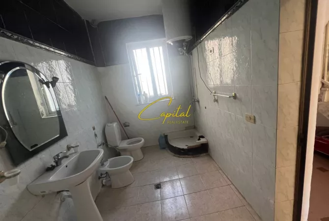 Shtepi me qera Apartament ne Tirane, 2+1, Mobilimi E mobiluar, Pagesa 400  Euro.