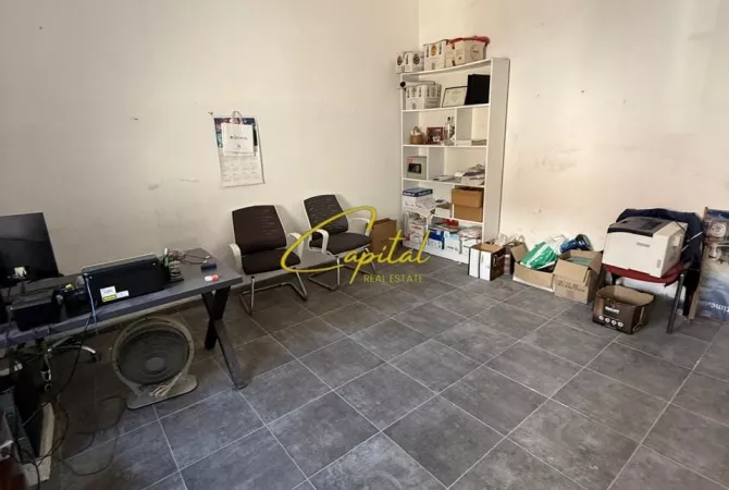 Ambiente Commerciale in Affitto 4+1 a Tirana - 2,000 Euro