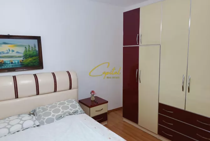 Shtepi me qera Apartament ne Tirane, 2+1, Mobilimi E mobiluar, Pagesa 50,000  Leke.