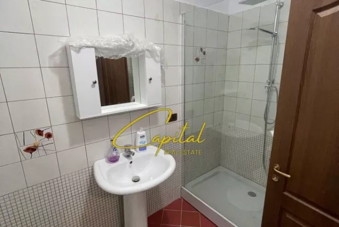 Shtepi me qera Apartament ne Tirane, 3+1, Mobilimi E mobiluar, Pagesa 70,000  Leke.