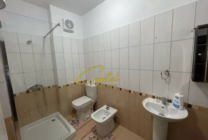 Shtepi me qera Apartament ne Tirane, 3+1, Mobilimi E mobiluar, Pagesa 70,000  Leke.