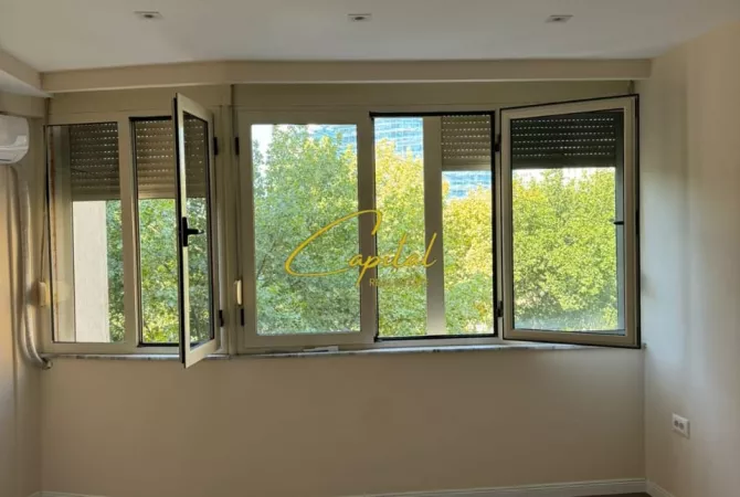 Ambient biznesi me qera 3+1 ne Tirane - 1,200 Euro