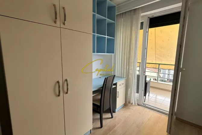 Shtepi me qera Apartament ne Tirane, 2+1, Mobilimi E mobiluar, Pagesa 650  Euro.