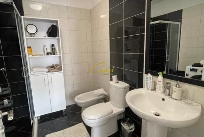 Shtepi me qera Apartament ne Tirane, 2+1, Mobilimi E mobiluar, Pagesa 60,000  Leke.