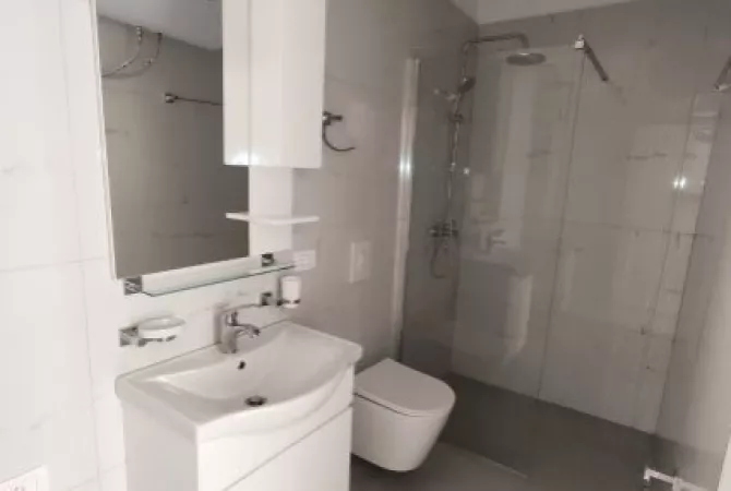 Shtepi ne shitje Apartament ne Tirane, 1+1, Mobilimi E mobiluar, Pagesa 83,000  Euro.