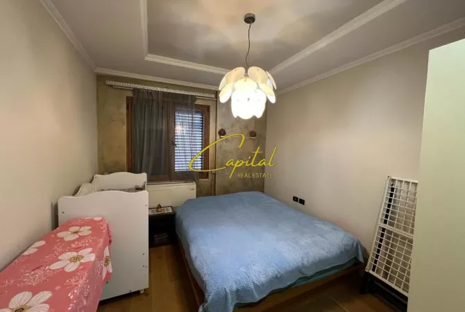Shtepi me qera Apartament ne Tirane, 3+1, Mobilimi E mobiluar, Pagesa 750  Euro.