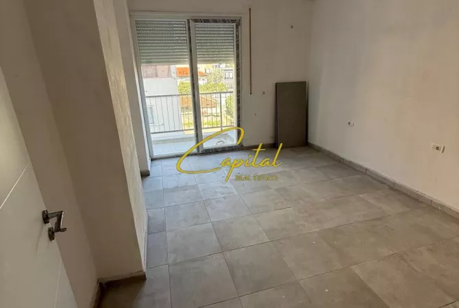 Ambient biznesi me qera 3+1 ne Tirane - 45,000 Leke